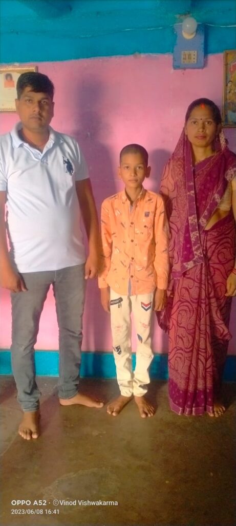 अंकित कुमार अपने माता और पिता के साथ