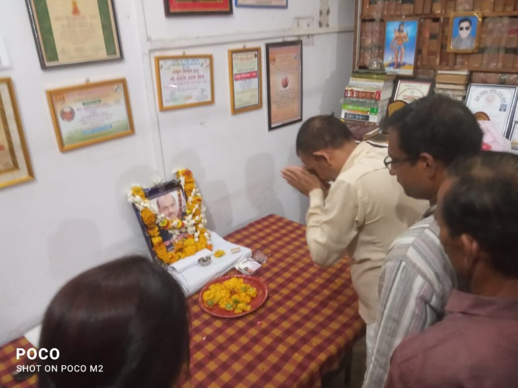 पत्रकार एवं शिक्षाविद रहे चंद्रमणि शुक्ला को प्रथम पुण्यतिथि पर पत्रकारों ने किया याद
