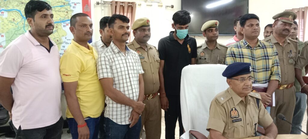 सोनभद्र पुलिस व आबकारी विभाग सोनभद्र द्वारा 593 पेटी में 5337 लीटर अवैध अंग्रेजी शराब के साथ 01 नफर अन्तर्राज्यीय शराब तस्कर गिरफ्तार