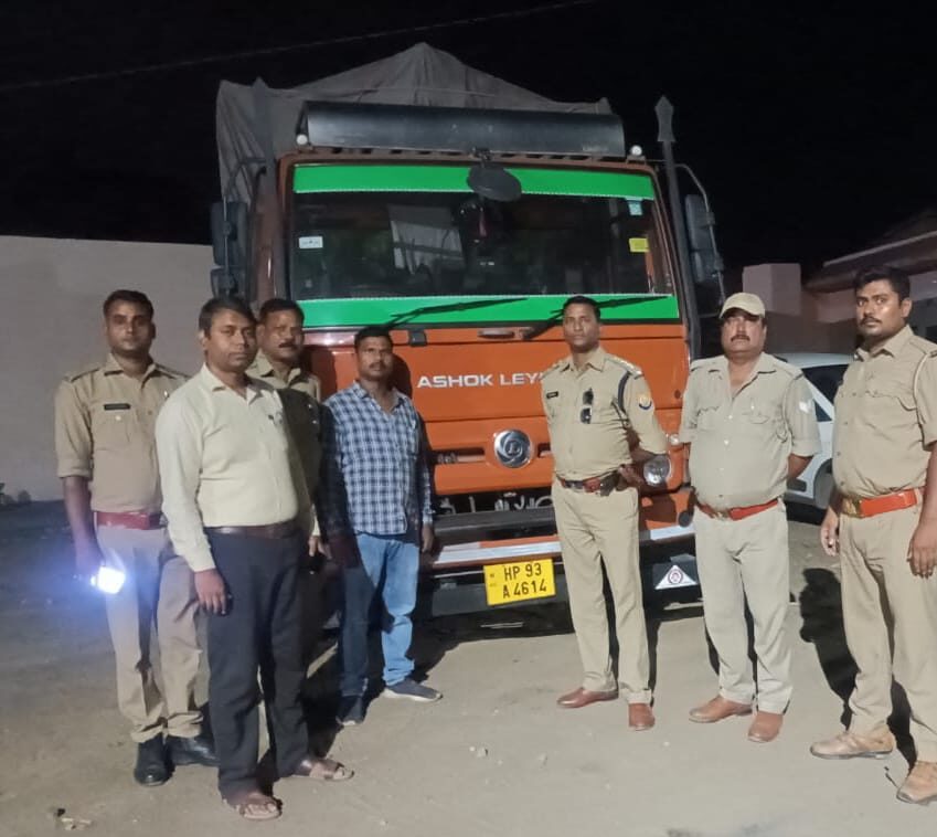 हाथीनाला तिरारे पर रोड चेकिंग के दौरान आबकारी विभाग ने अवैध विदेशी मदिरा ब्राण्ड की कुल 551 पेटी की ज़ब्त