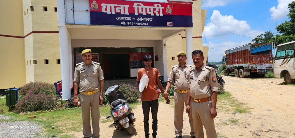 चोरी की स्कूटी व 1 किलो 212 ग्राम नाजायज गांजा के साथ एक शातिर तस्कर हुआ गिरफ्तार