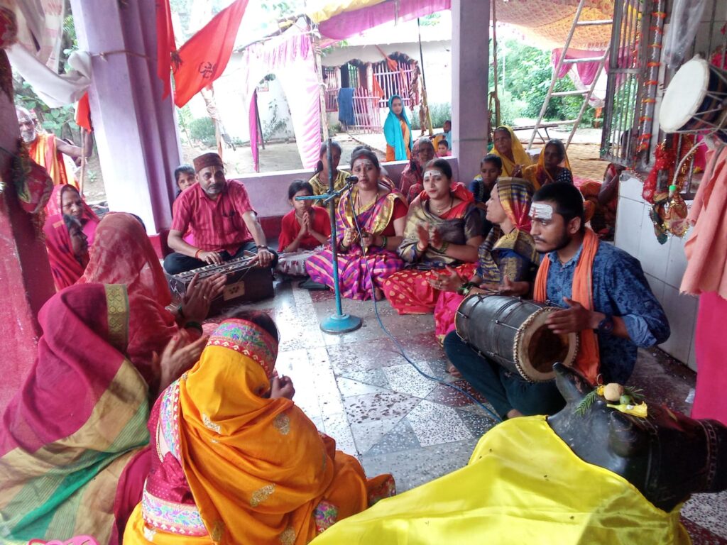 शिव शक्ति महिला मंडल ने 27 वें दिन किया रुद्राभिषेक