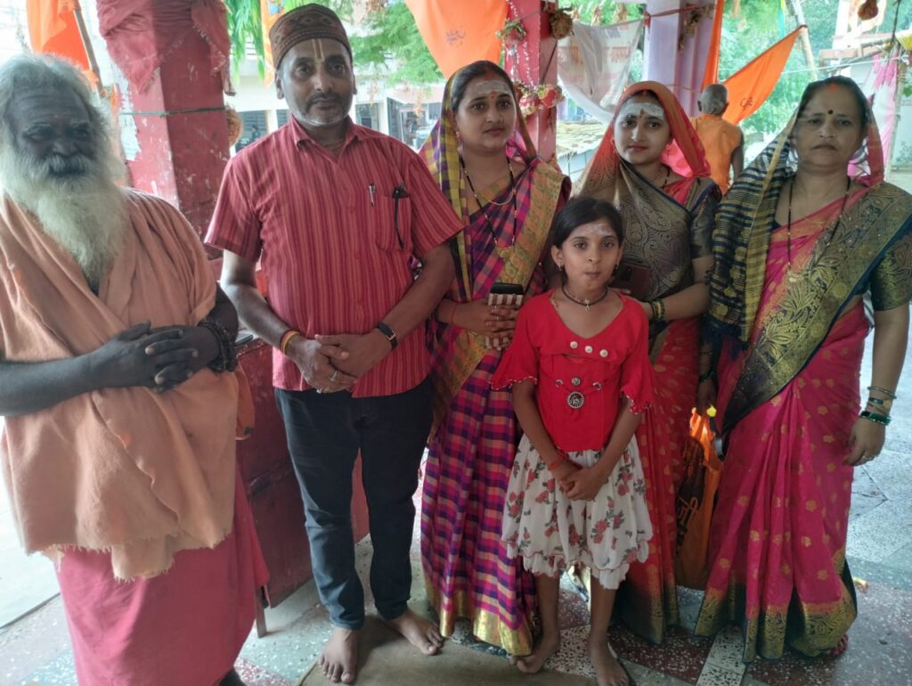 शिव शक्ति महिला मंडल ने 27 वें दिन किया रुद्राभिषेक