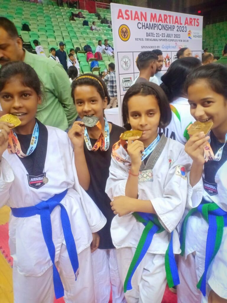एशियाई मार्शल आर्ट प्रतियोगिता व बलैक बेल्ट परीक्षा मे सोनभद्र का डंका
