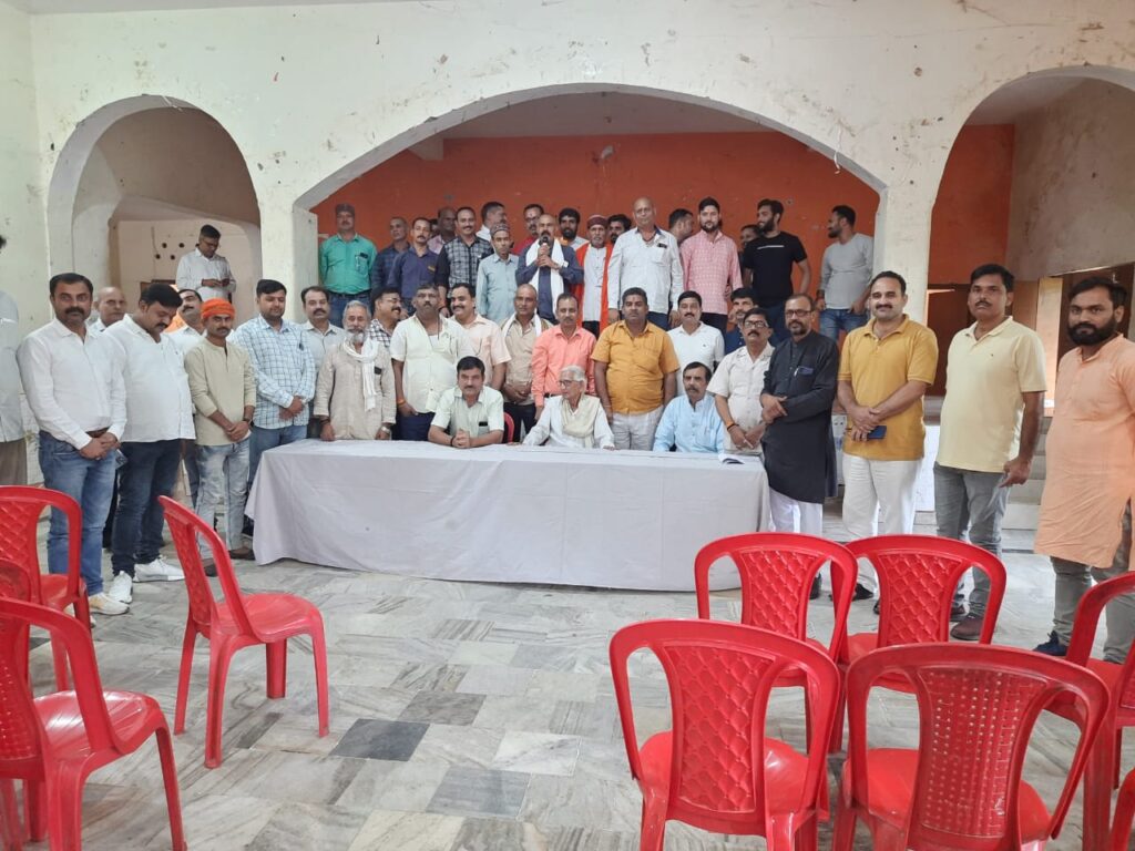 क्षत्रिय परिवार रेनुकुट पिपरी की बैठक हुई सम्पन्न