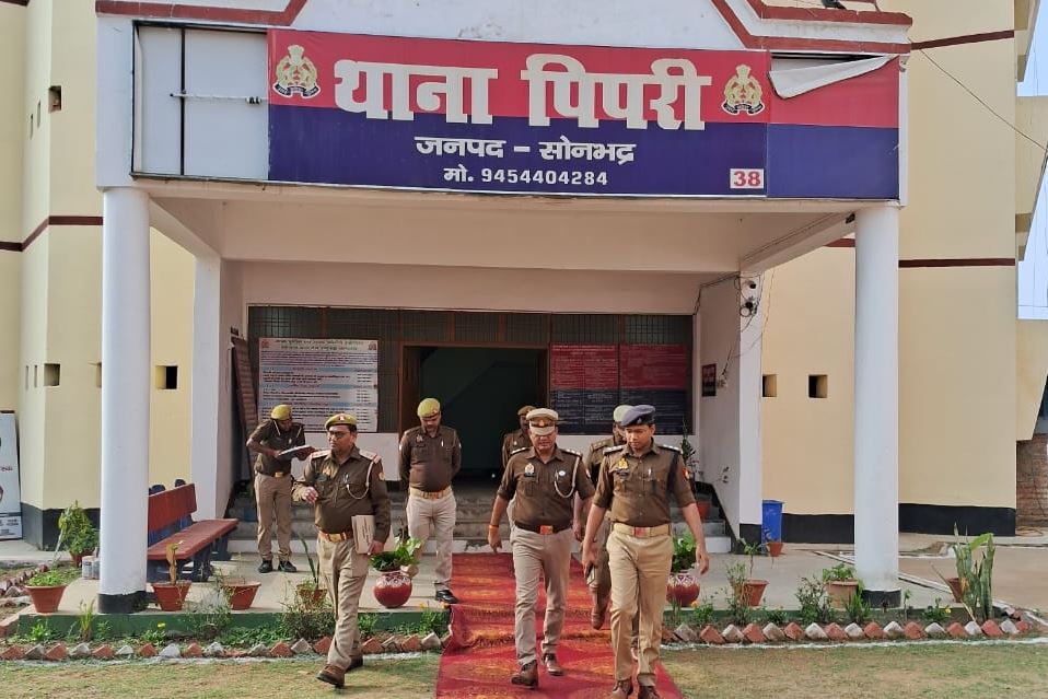 क्षेत्राधिकारी पिपरी सोनभद्र द्वारा थाना पिपरी का किया गया अर्द्धवार्षिक निरीक्षण