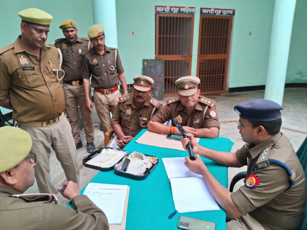 क्षेत्राधिकारी पिपरी सोनभद्र द्वारा थाना पिपरी का किया गया अर्द्धवार्षिक निरीक्षण