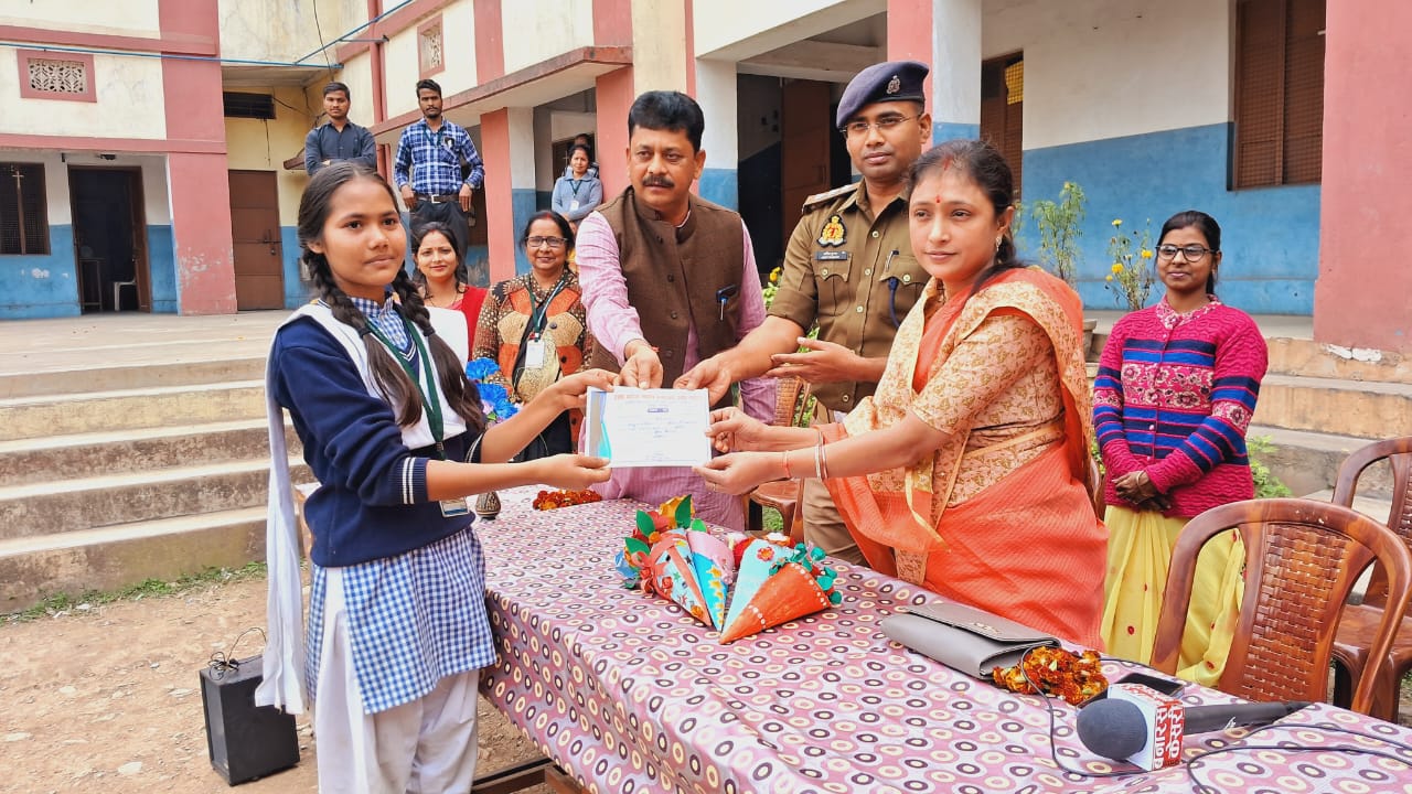 ख्रिस्त ज्योति हाई स्कूल हाईटेक, रेणुकूट में स्काउट एंड गाइड के बच्चों द्वारा तीन दिवसीय कैंपिंग कार्यक्रम का हुआ समापन