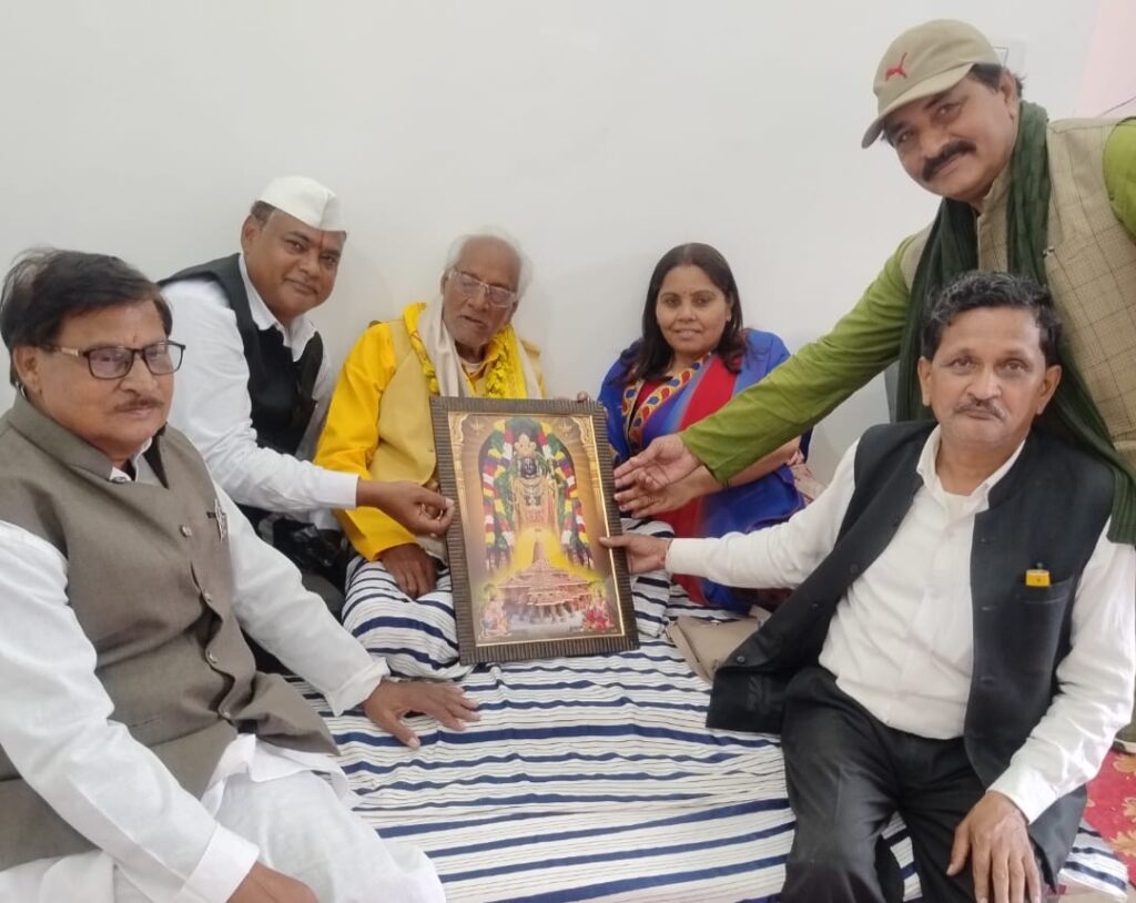 पत्रकारिता के क्षेत्र में उल्लेखनीय योगदान के लिए पंडित मिथिलेश प्रसाद द्विवेदी का हुआ सम्मान