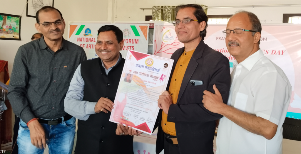 जनपद सोनभद्र में पहली बार प्रयास फाउंडेशन द्वारा रक्त वीरांगना सम्मान समारोह का आयोजन