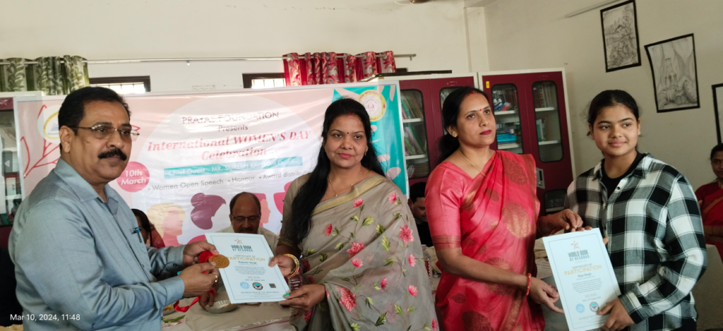 जनपद सोनभद्र में पहली बार प्रयास फाउंडेशन द्वारा रक्त वीरांगना सम्मान समारोह का आयोजन