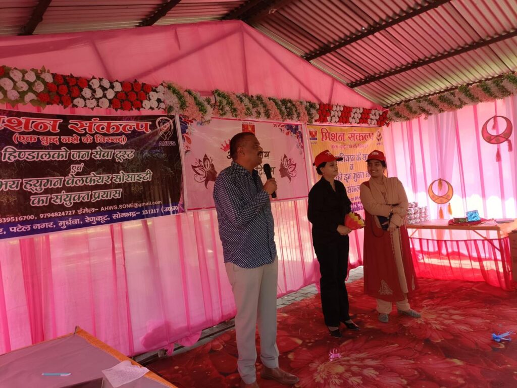 विश्व महिला दिवस के मौके पर चाचा कॉलोनी के सर्वेश्वरी आश्रम में महिला सशक्तिकरण के लिए कार्यक्रम का हुआ आयोजन
