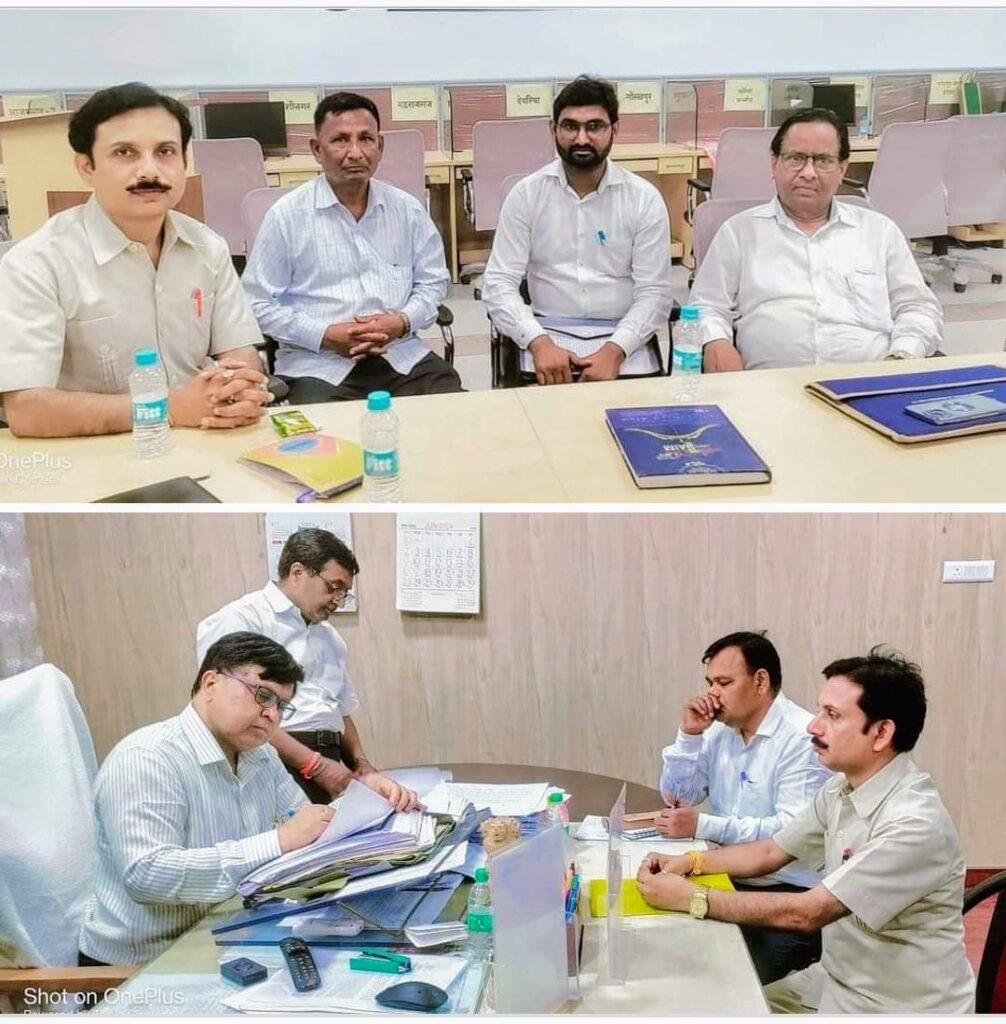 शहीद शिक्षक स्वर्गीय श्री धर्मेन्द्र जी के प्रकरण को लेकर मूल संघ का प्रतिनिधिमण्डल शिक्षा निदेशक (मा.) से मिला
