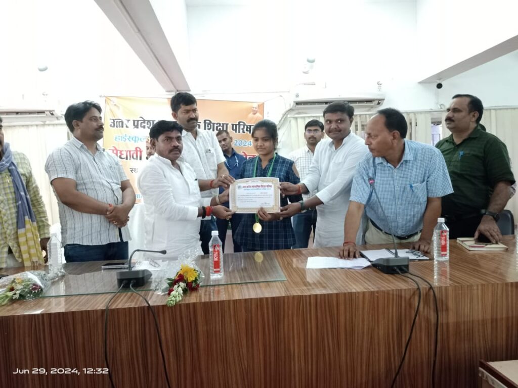 मुख्यमंत्री योगी आदित्य नाथ जी ने DBT के माध्यम से छात्रों को 1200 रुपये हस्तांतरण प्रक्रिया का किया शुभारंभ