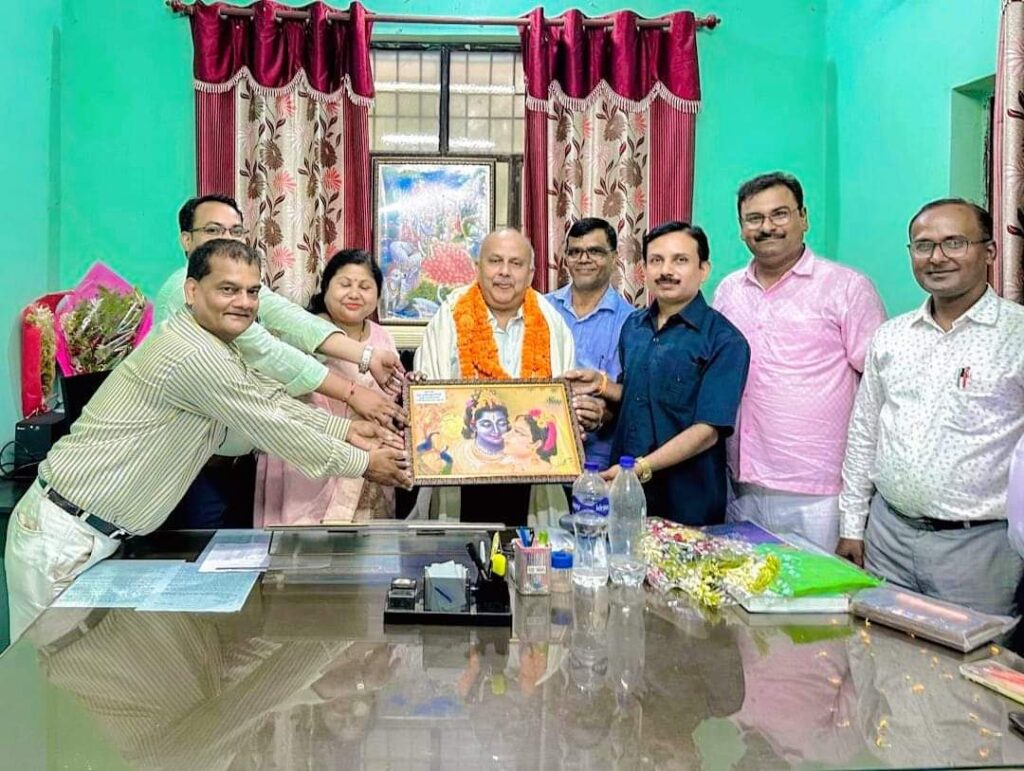मूल संघ के शिष्टमण्डल द्वारा नवागत डीआईओएस का सम्मान