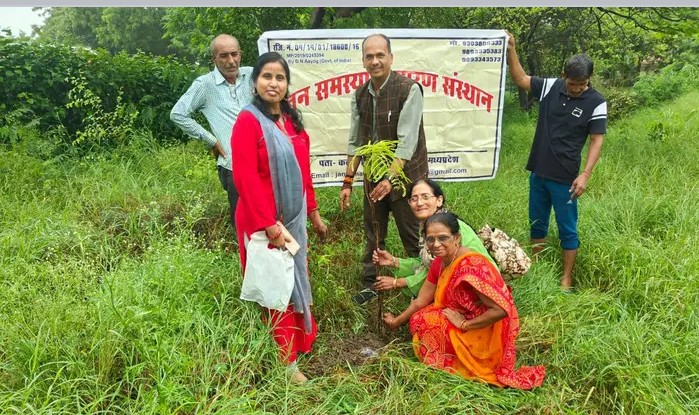 कारगिल विजय दिवस की 25वीं पुण्यतिथि पर वीर जवानों की याद में वृक्षारोपण कार्यक्रम आयोजित