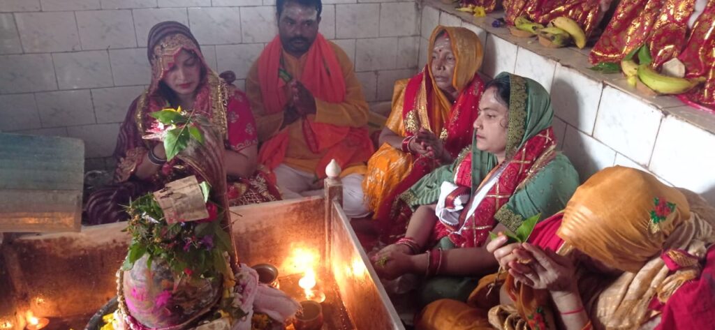 लगातार आठवें दिन किया गया रुद्राभिषेक