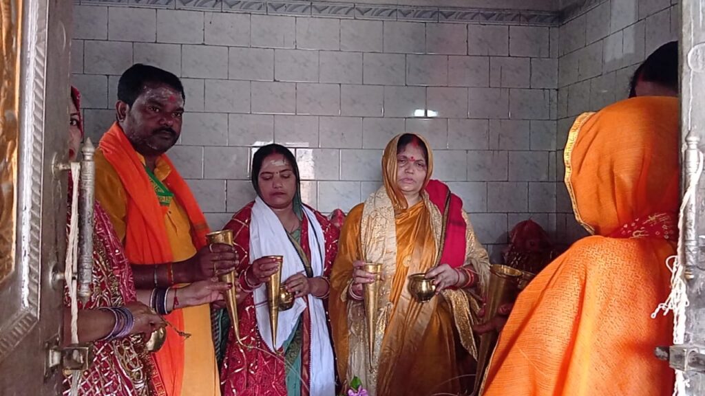 लगातार आठवें दिन किया गया रुद्राभिषेक