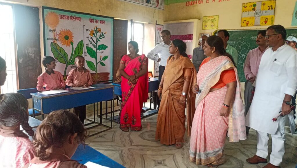 जिला संयुक्त चिकित्सालय, आंगनबाड़ी केन्द्र और विद्यालयों का किया गया निरीक्षण