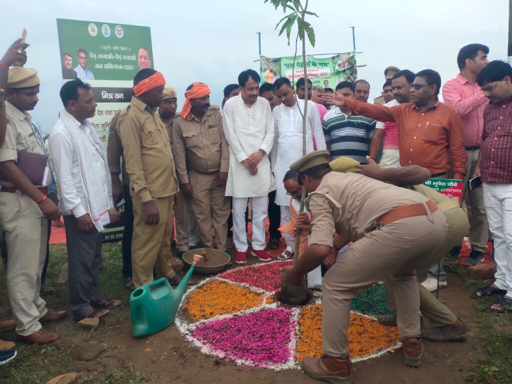 सोनभद्र वन प्रभाग द्वारा सूअरसोत ब्लॉक नगवां मे की गयी मित्र वन की स्थापना