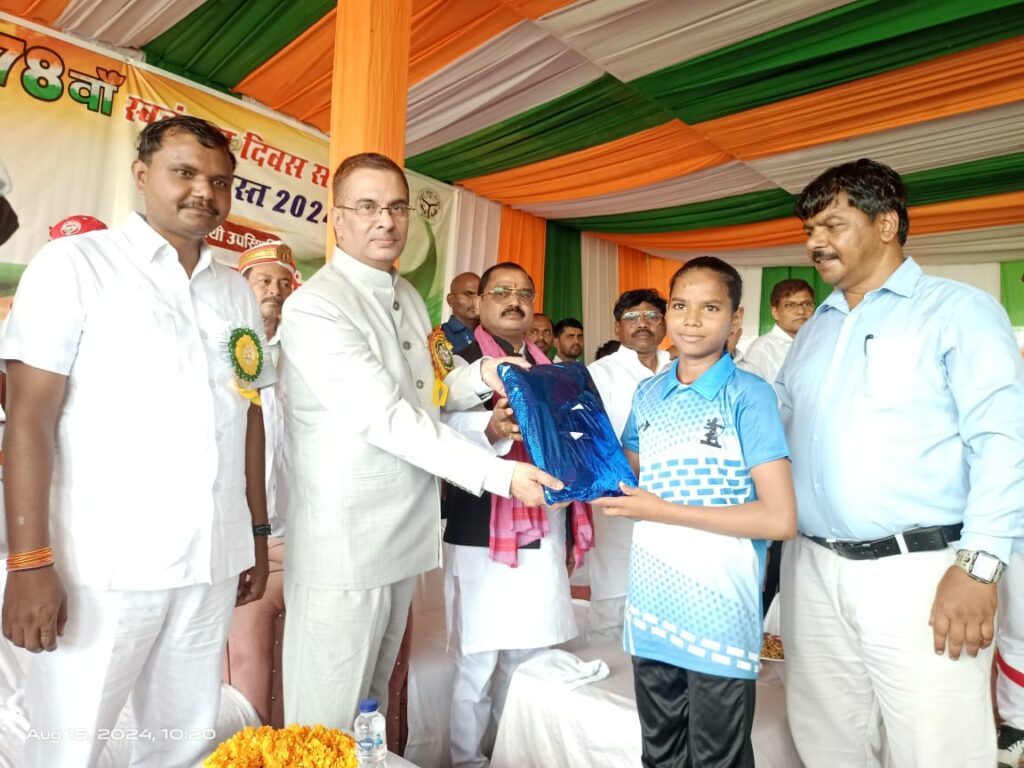 जनपद में हर्षोल्लास व धूमधाम के साथ मनाया गया 78वां स्वतंत्रता दिवस