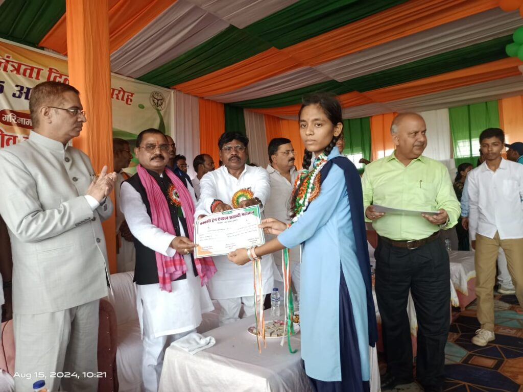 जनपद में हर्षोल्लास व धूमधाम के साथ मनाया गया 78वां स्वतंत्रता दिवस