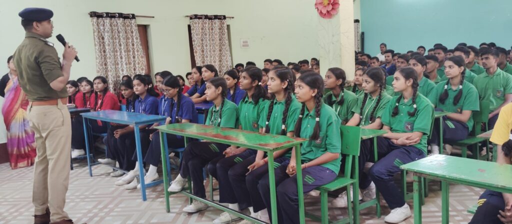 Police made children aware about traffic rules in St. ABR Public, Renukoot.