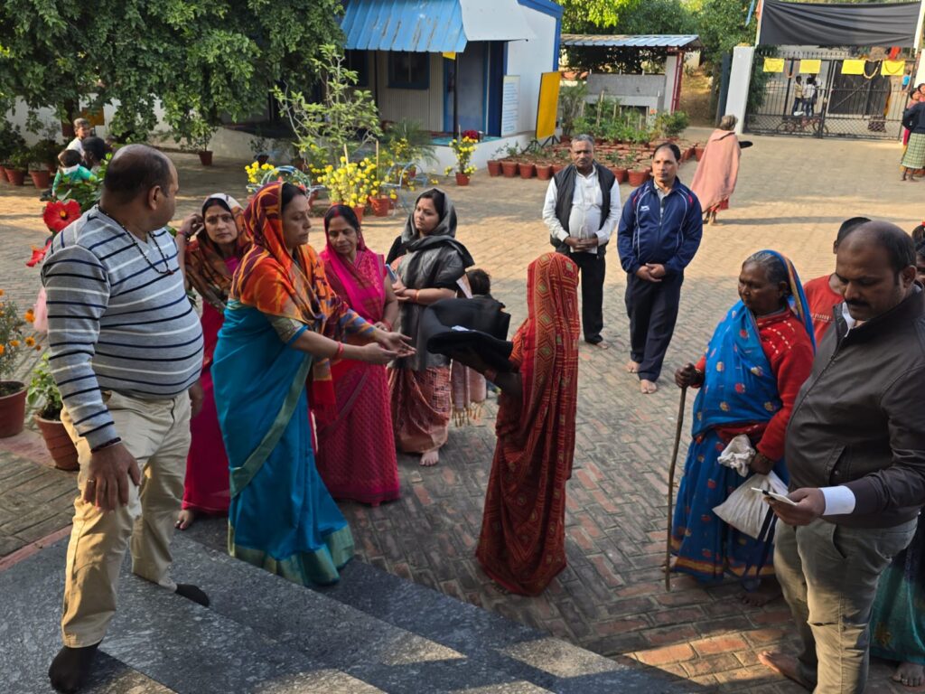 https://dainikbharatsamachar.in/service-day-organized-on-the-32nd-mahanirvana-day-of-aghoreshwar-bhagwan-ram-ji